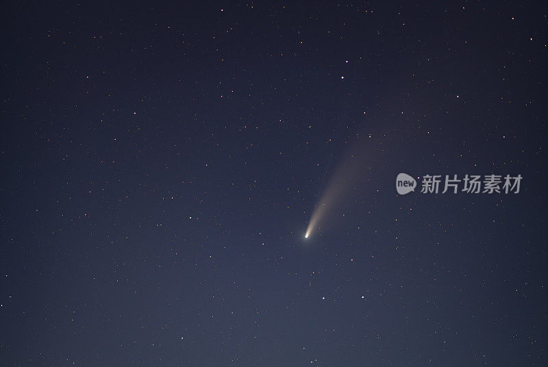 彗星C/2020 F3 Neowise在星空